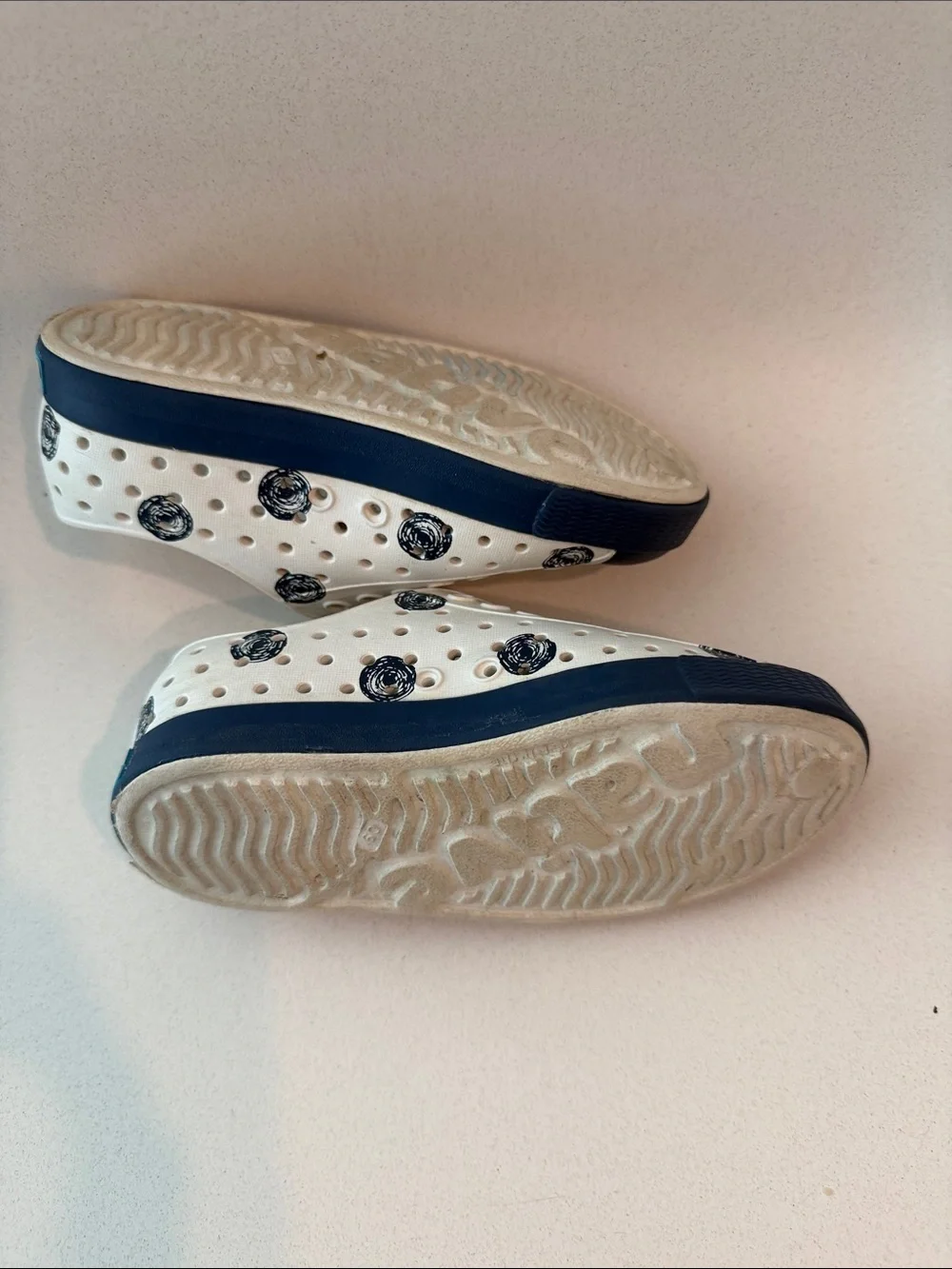 Native Water Shoes C9 Polka Dot Scribbles SUPER LIGHTLY WORN